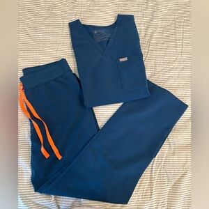 Figs Deep Reef blue scrub set